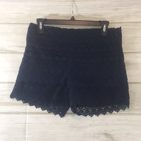 LOFT Riviera Crochet Tiered  Navy Lace Shorts• 0 - Picture 2 of 10